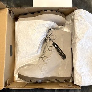 Brand new in box- Sorel Joan of Arc Wedge II